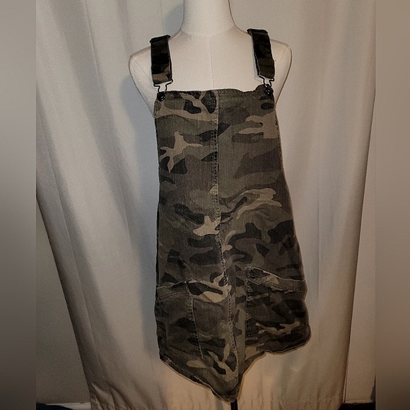 Dress - Picture 3 of 8